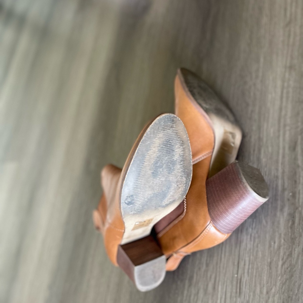 Madewell Regan Chelsea Leather Booties - Picture 8 of 10